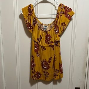 Adorable scoop neck top